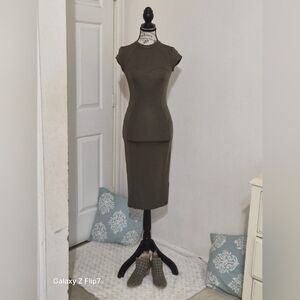 H&M Elegant Olive Green Fitted Dress. Body Contour Design.